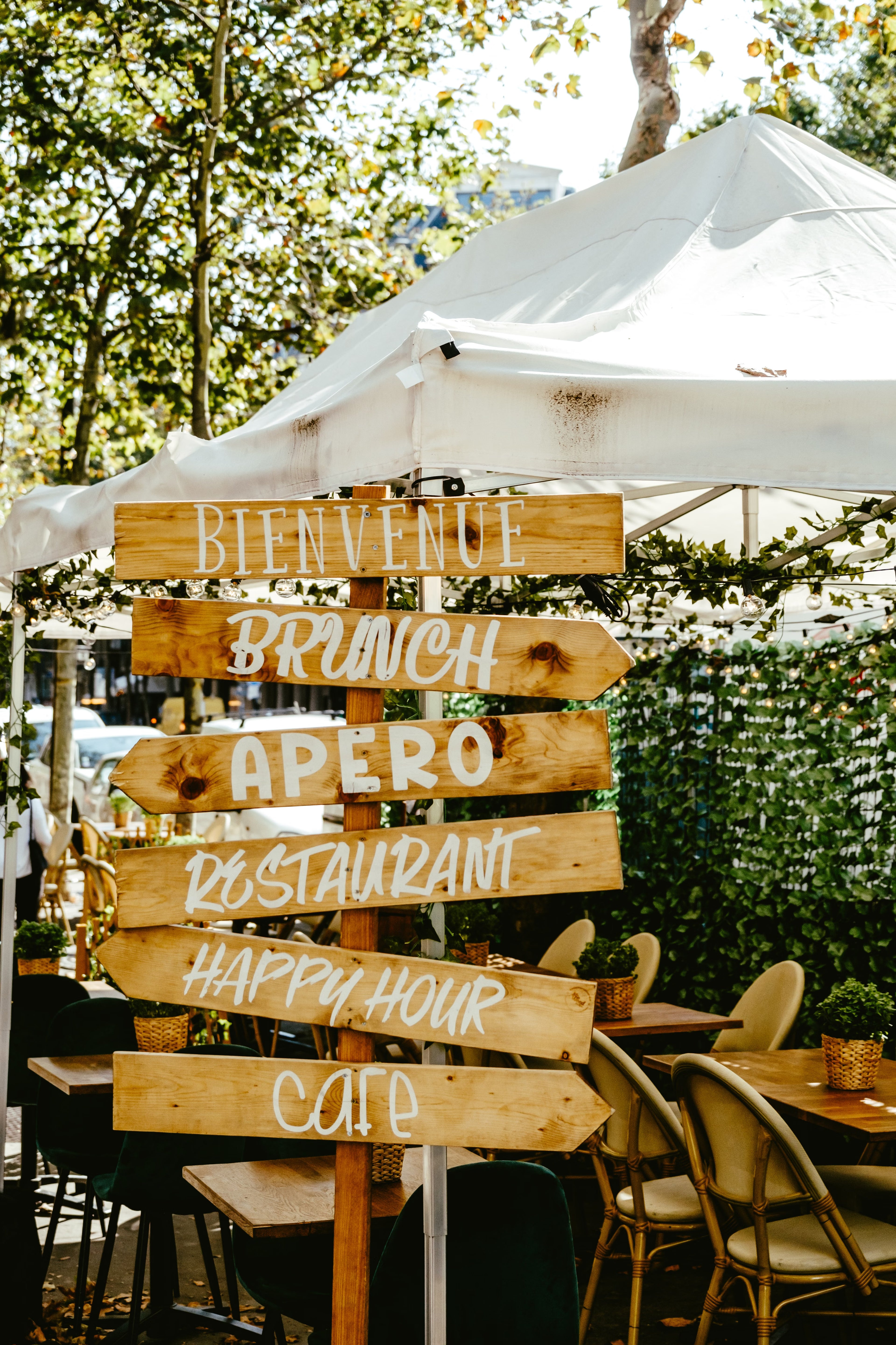 Café signposts reading Bienvenue, Brunch, Apéro and Restaurant