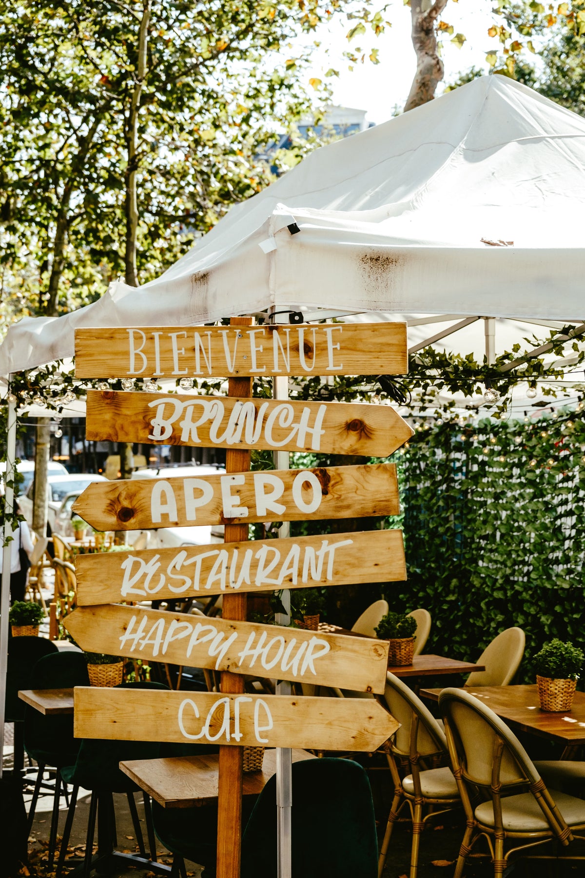 Café signposts reading Bienvenue, Brunch, Apéro and Restaurant